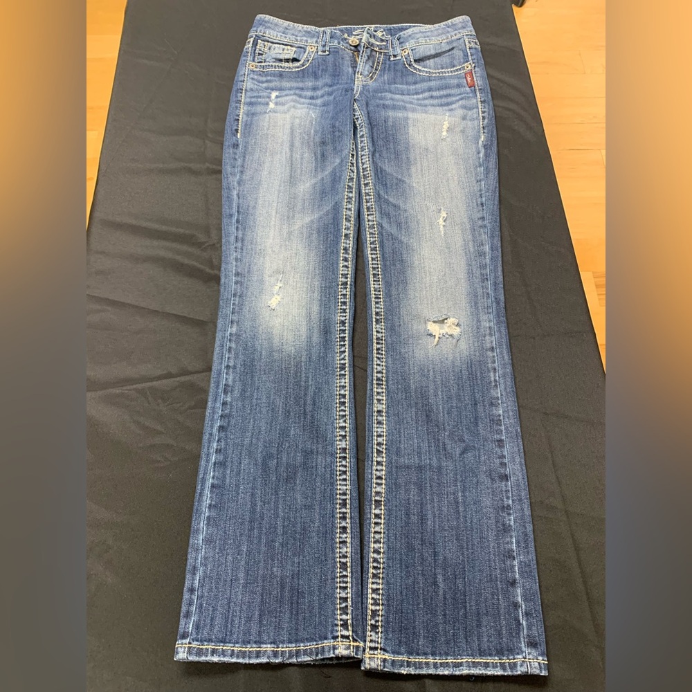 Silver Jeans Lola 17” W28” inseam 33” L44”
Like New